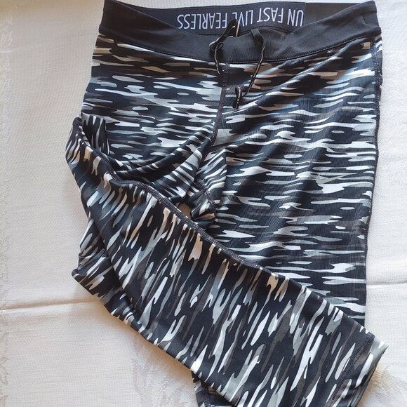 Women's Nike Dri-Fit Camo Running Compression Tights Black White, Size M - NEW - Picture 6 of 9
